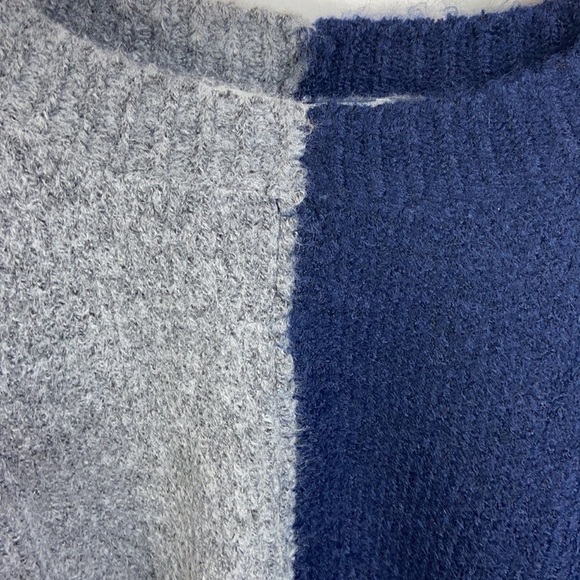 𝅺beautiful 2 toned sweater from Pinch - Picture 3 of 4